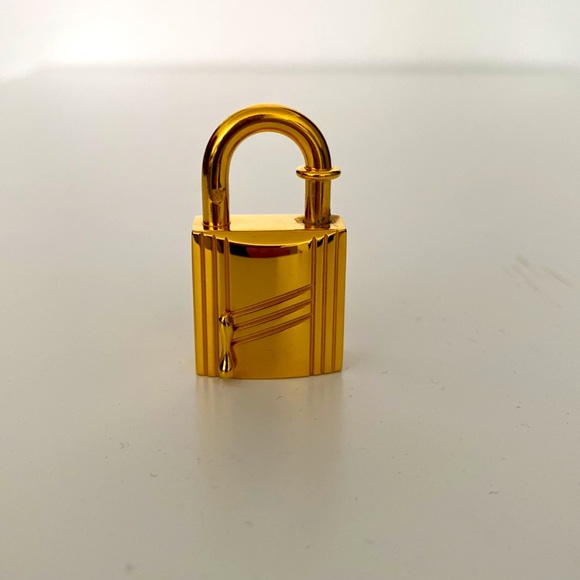 Vintage HERMEZ Cadena Lock Bag Charm 1998 Anne Arbre NWOT - Picture 2 of 10